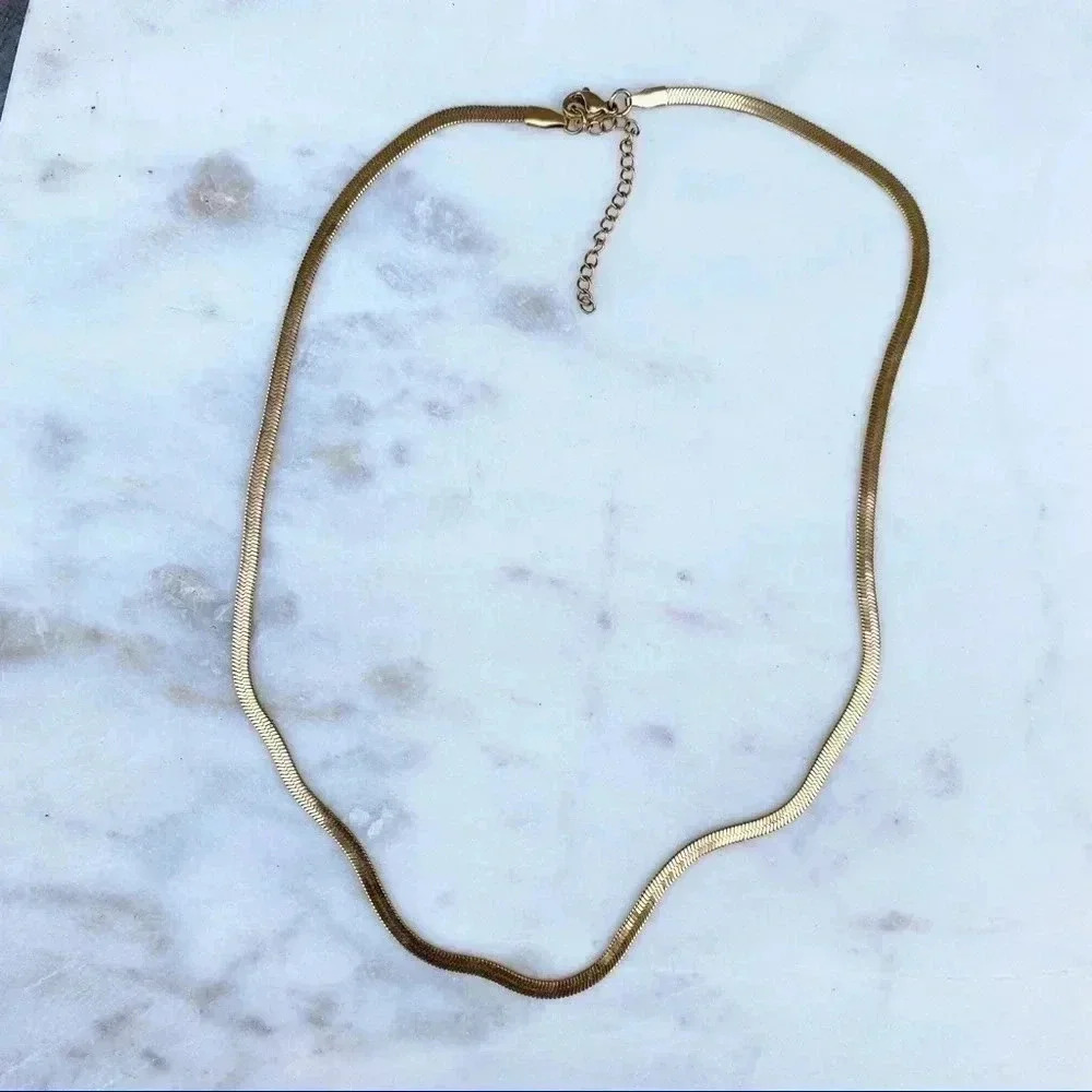 2.5mm Dainty Gold Snake Chain Necklace 18k Gold Plated Chain Layering - Picture 3 of 9